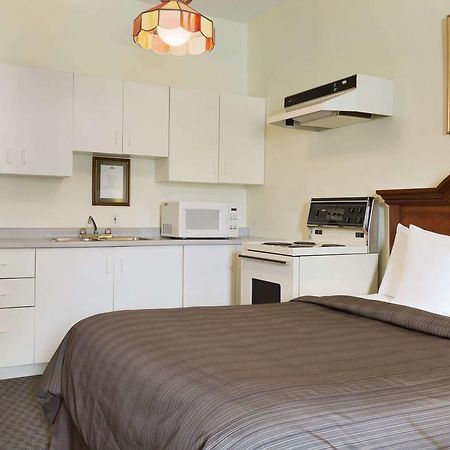Days Inn By Wyndham Toronto East Beaches Buitenkant foto