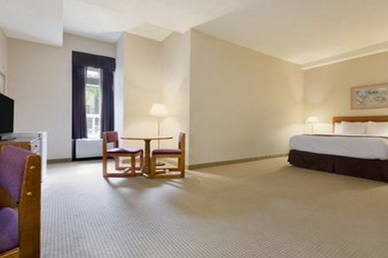 Days Inn By Wyndham Toronto East Beaches Buitenkant foto