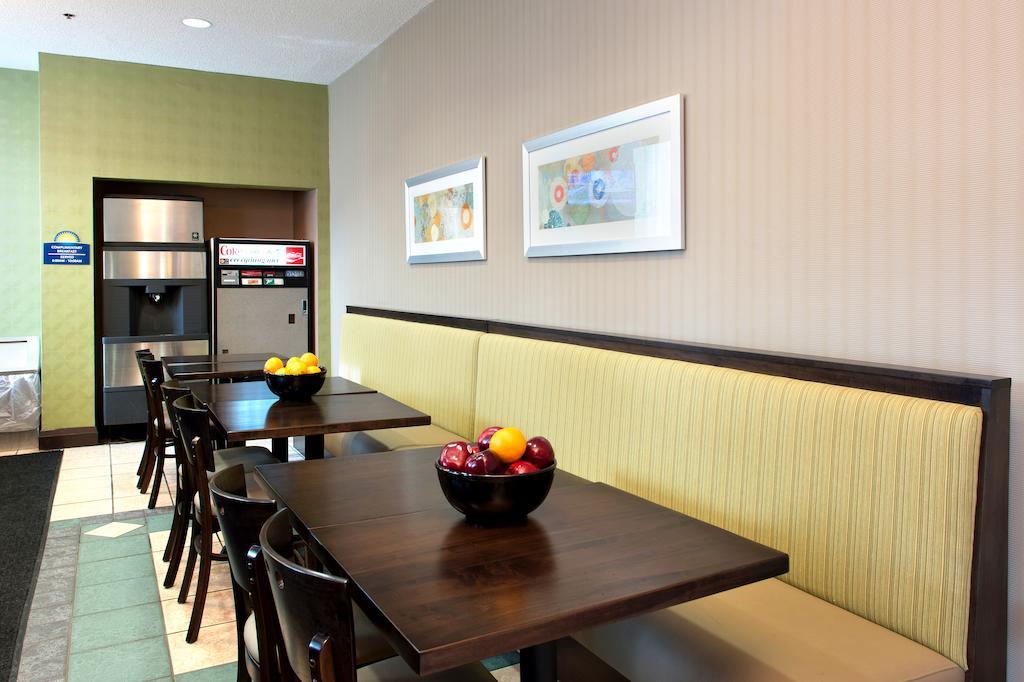 Days Inn By Wyndham Toronto East Beaches Buitenkant foto