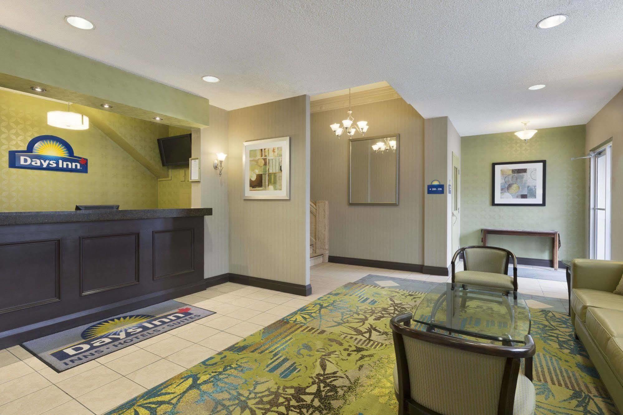 Days Inn By Wyndham Toronto East Beaches Buitenkant foto