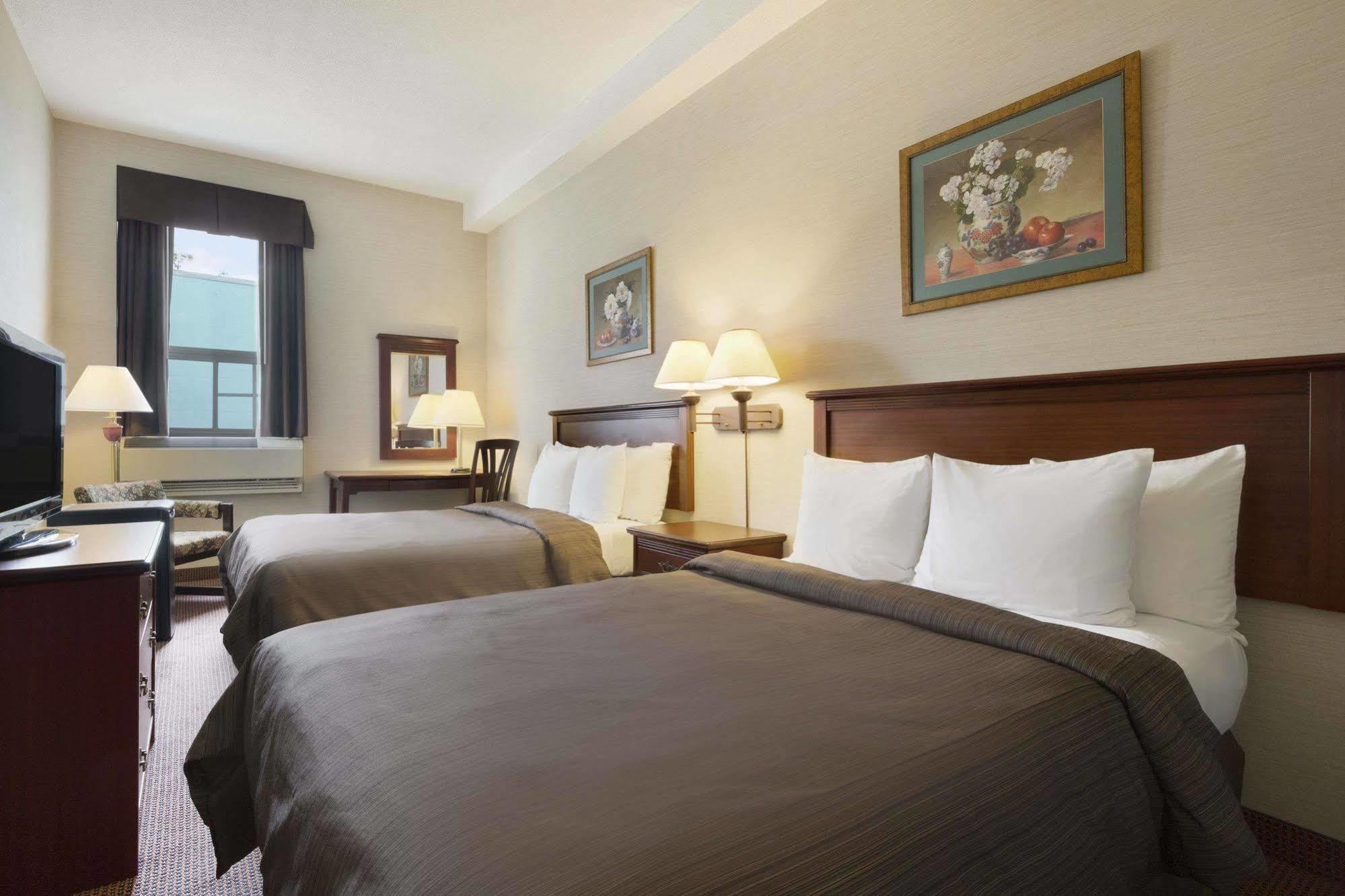 Days Inn By Wyndham Toronto East Beaches Buitenkant foto