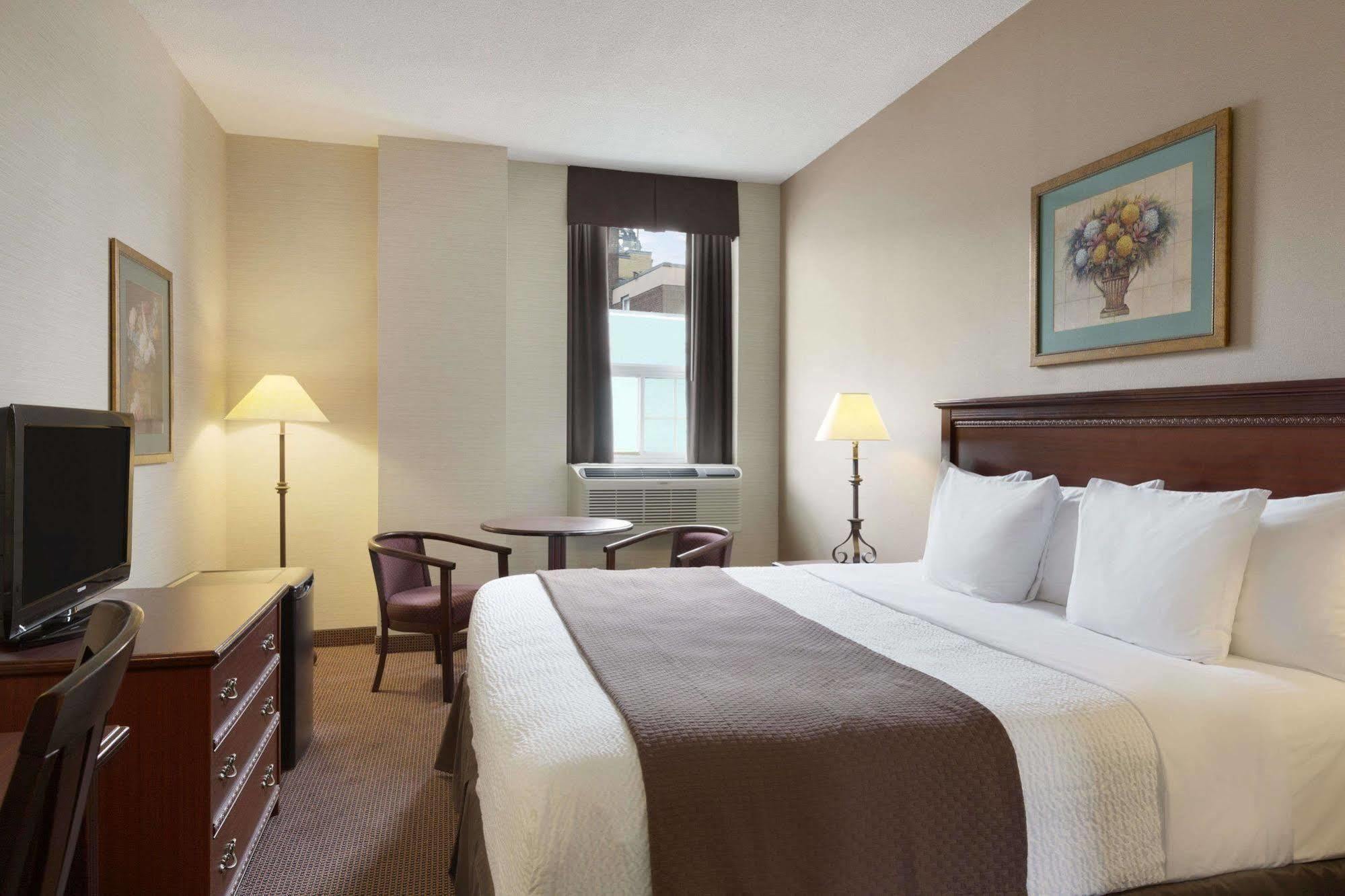 Days Inn By Wyndham Toronto East Beaches Buitenkant foto