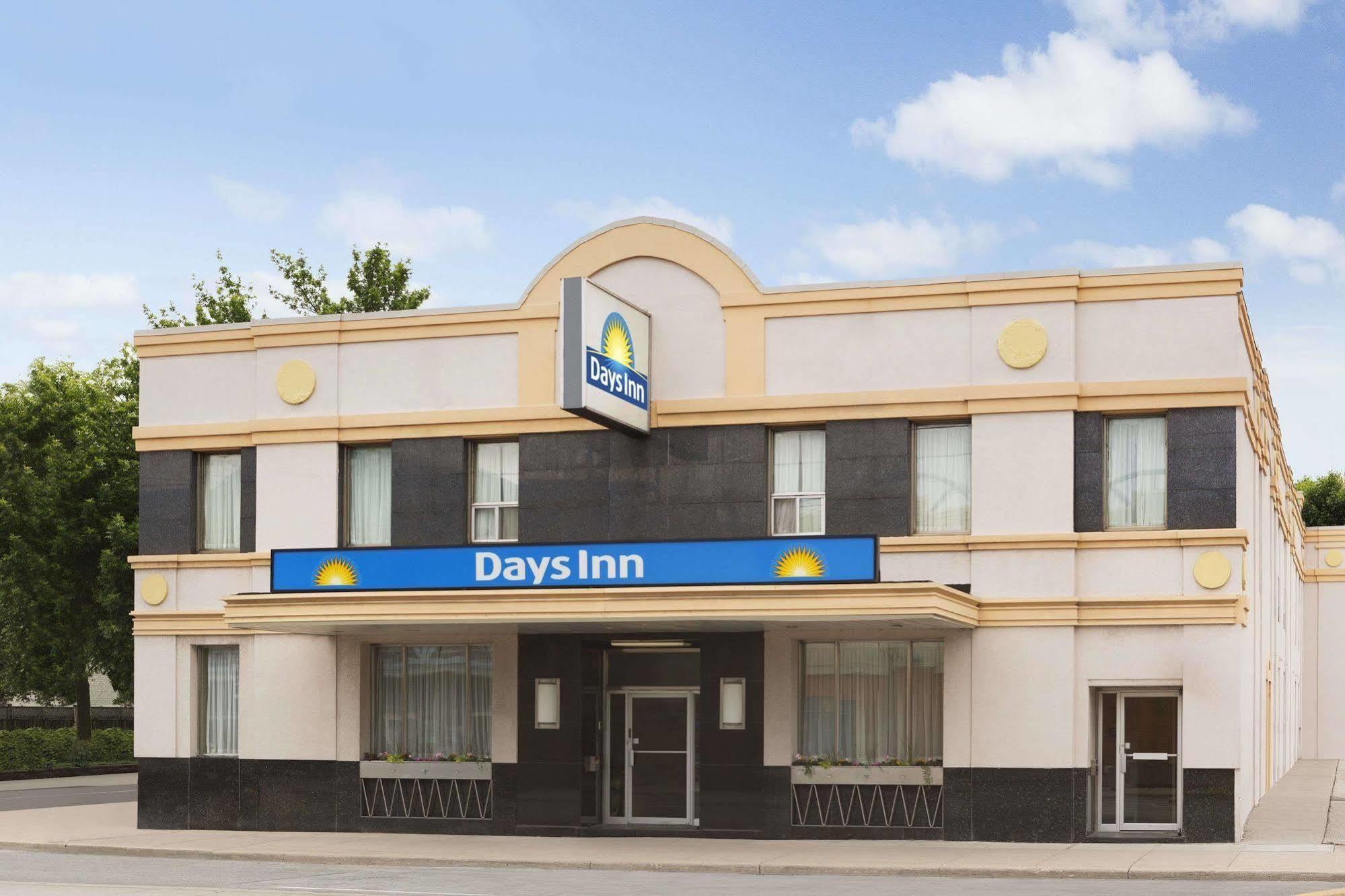 Days Inn By Wyndham Toronto East Beaches Buitenkant foto
