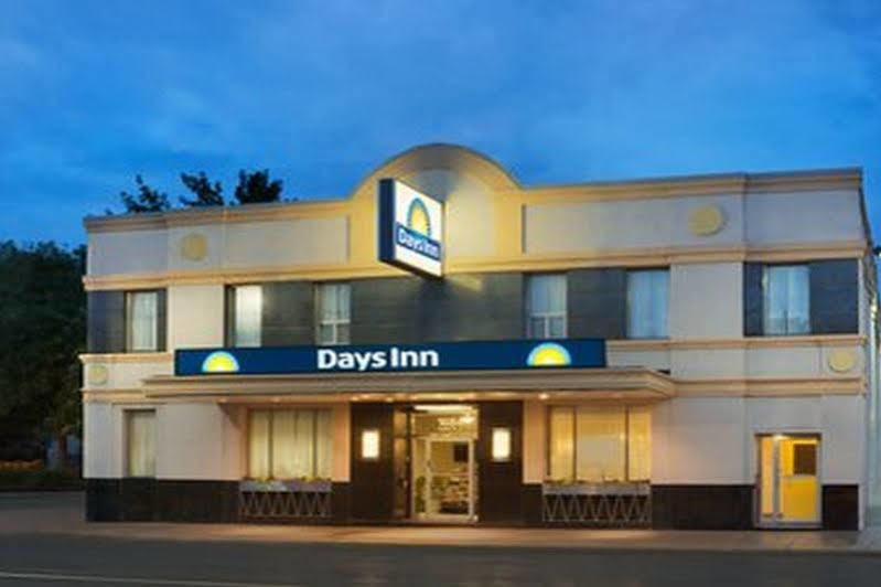 Days Inn By Wyndham Toronto East Beaches Buitenkant foto