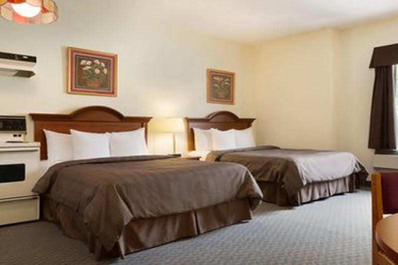 Days Inn By Wyndham Toronto East Beaches Buitenkant foto