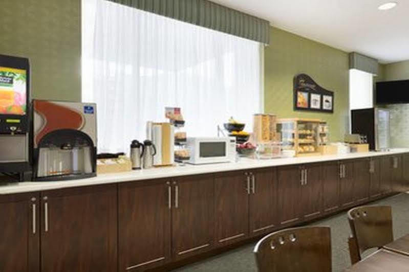 Days Inn By Wyndham Toronto East Beaches Buitenkant foto